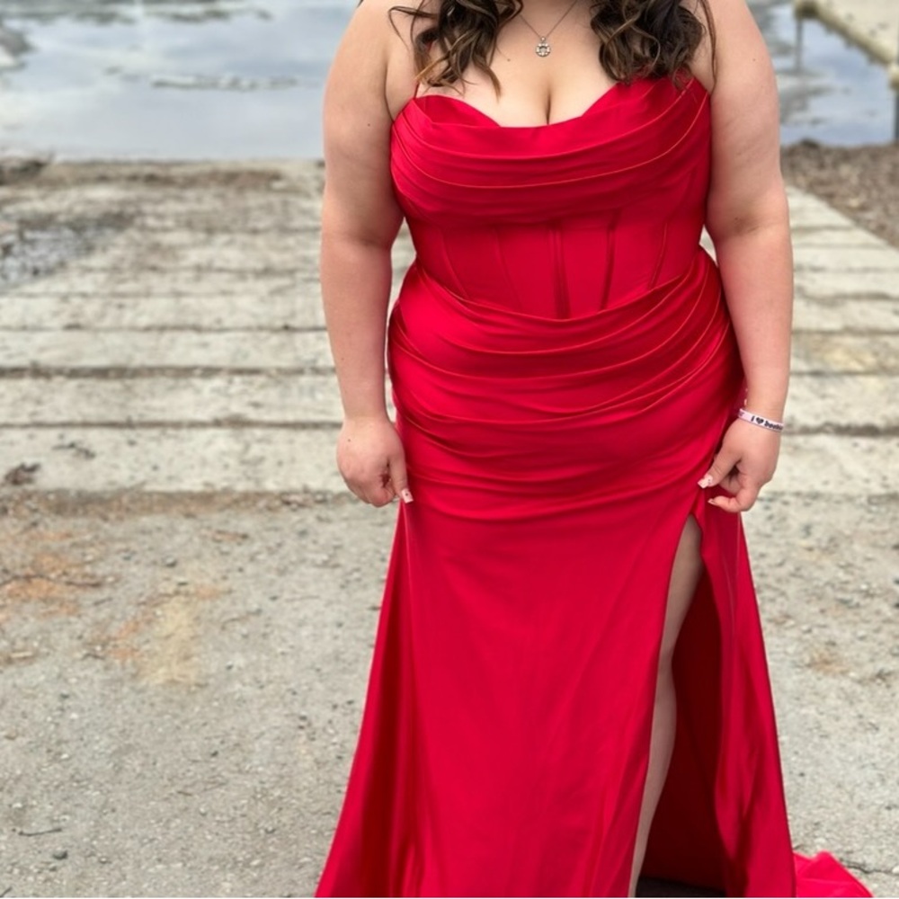 Curve-Friendly Red Strapless Prom Gown with Side Slit - Picture 2 of 4